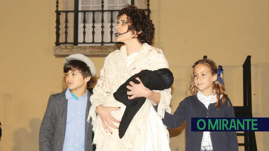 A peça de teatro “O Povo Saiu à Rua” A peça de teatro “O Povo Saiu à Rua”
