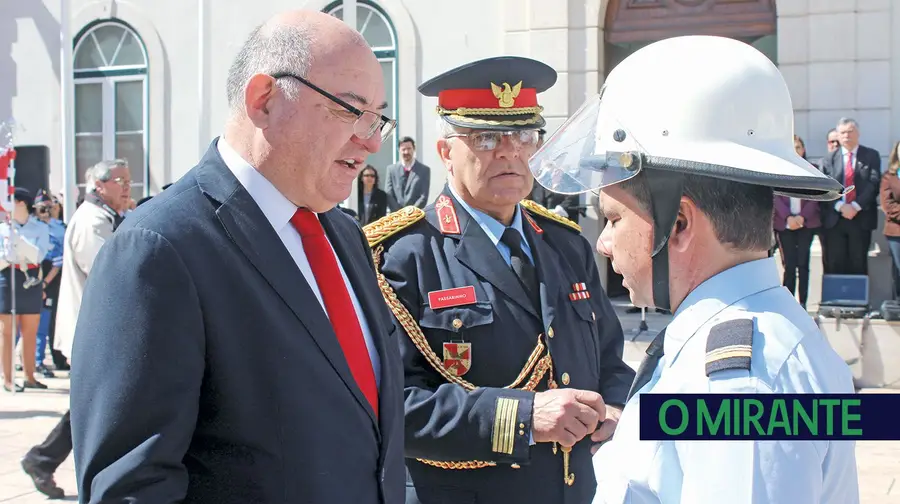 Bombeiros de Vila Franca de Xira celebram 136 anos com novas viaturas Bombeiros de Vila Franca de Xira celebram 136 anos com novas viaturas