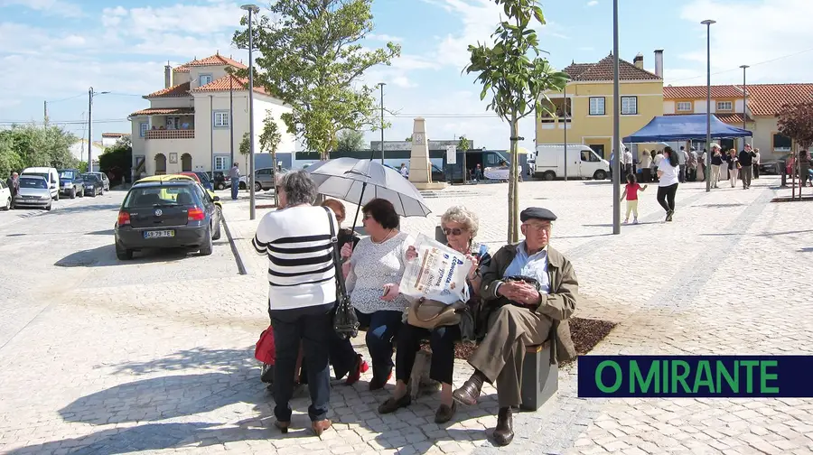 Largo central de Mouriscas mais moderno e atractivo