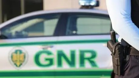 Foi apresentar-se ao posto de Salvaterra e ficou preso por levar droga nos bolsos Foi apresentar-se ao posto de Salvaterra e ficou preso por levar droga nos bolsos