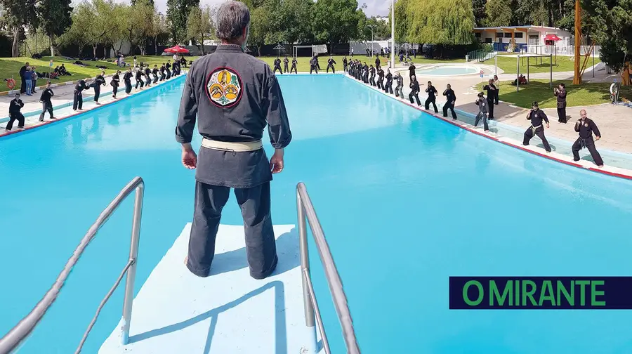 E a piscina ali tão perto! E a piscina ali tão perto!