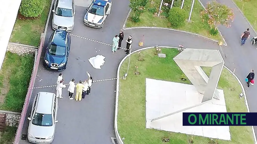 Morre ao atirar-se do nono andar do Hospital de Santarém Morre ao atirar-se do nono andar do Hospital de Santarém