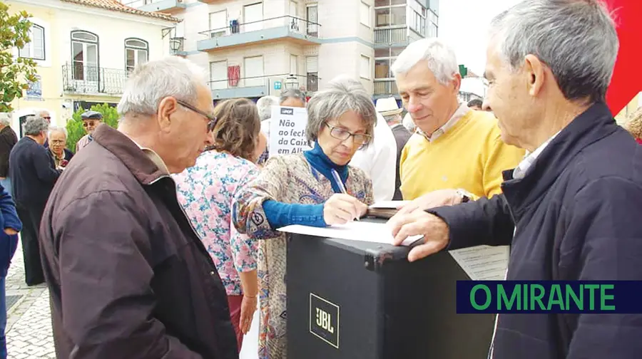 Alhandra cerra fileiras em defesa do balcão da Caixa Geral de Depósitos