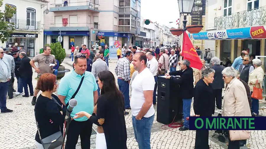 Fecho de balcão da Caixa “prejudica severamente” população de Alhandra