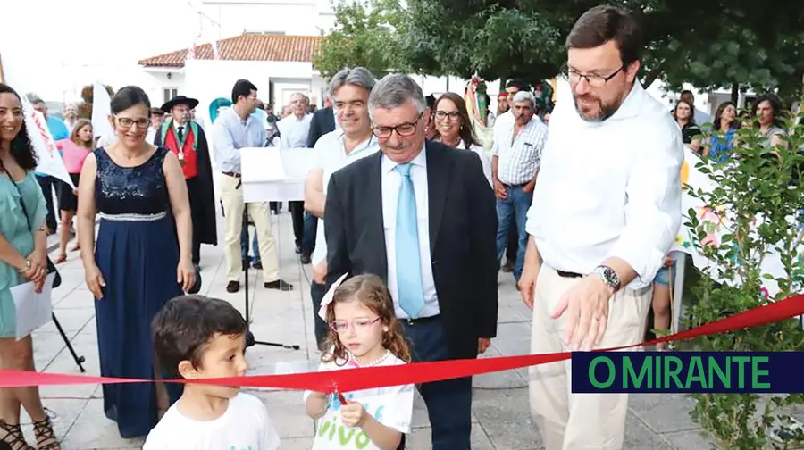 Corta-fitas. Corta-fitas.