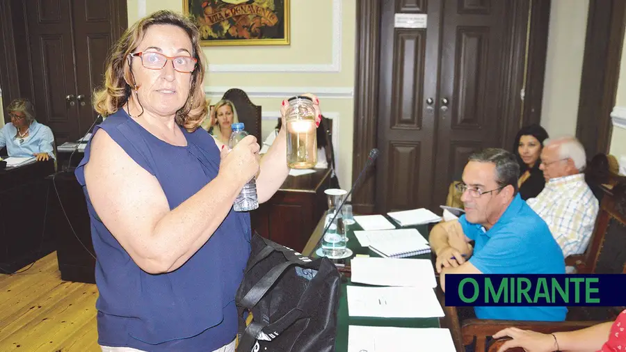 Autarcas de Benavente criticam má qualidade da água da torneira Autarcas de Benavente criticam má qualidade da água da torneira