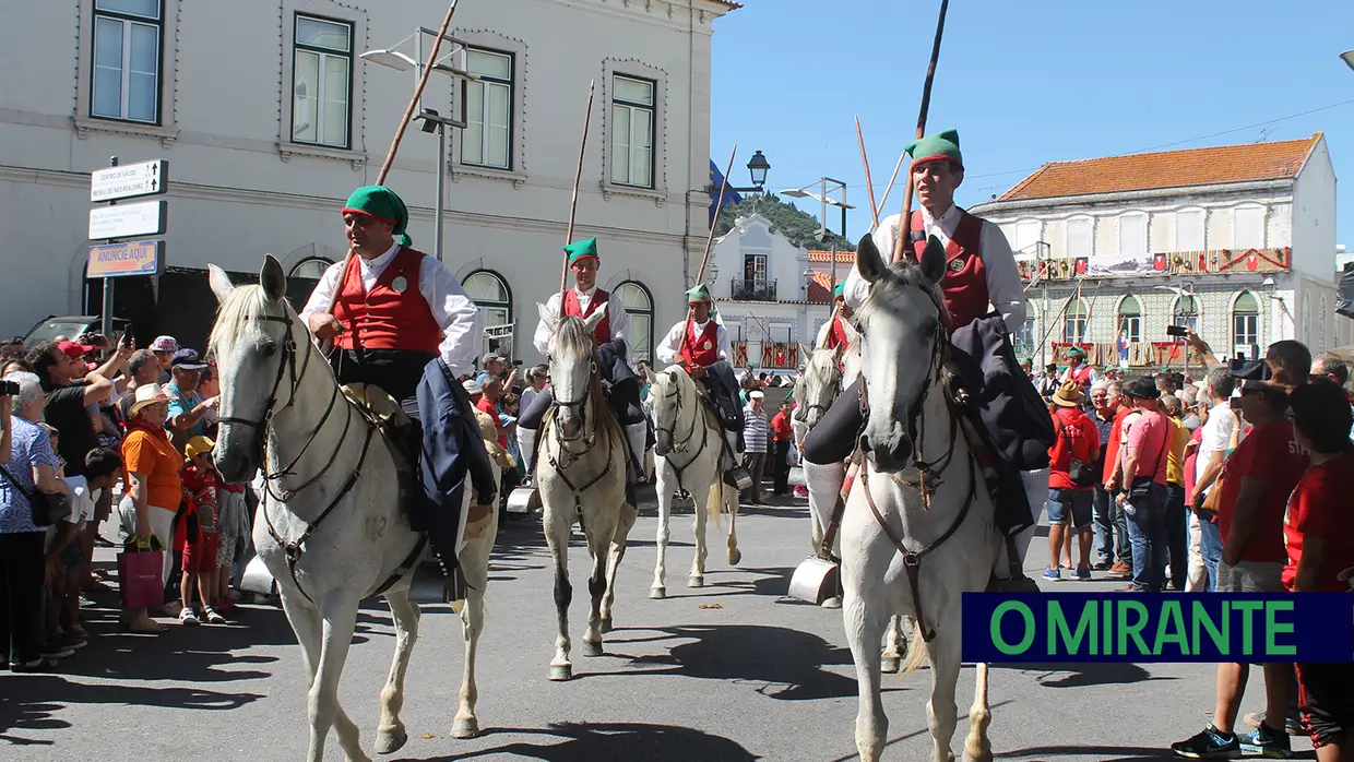 Desfile de campinos cavaleiros amazonas e tertúlias