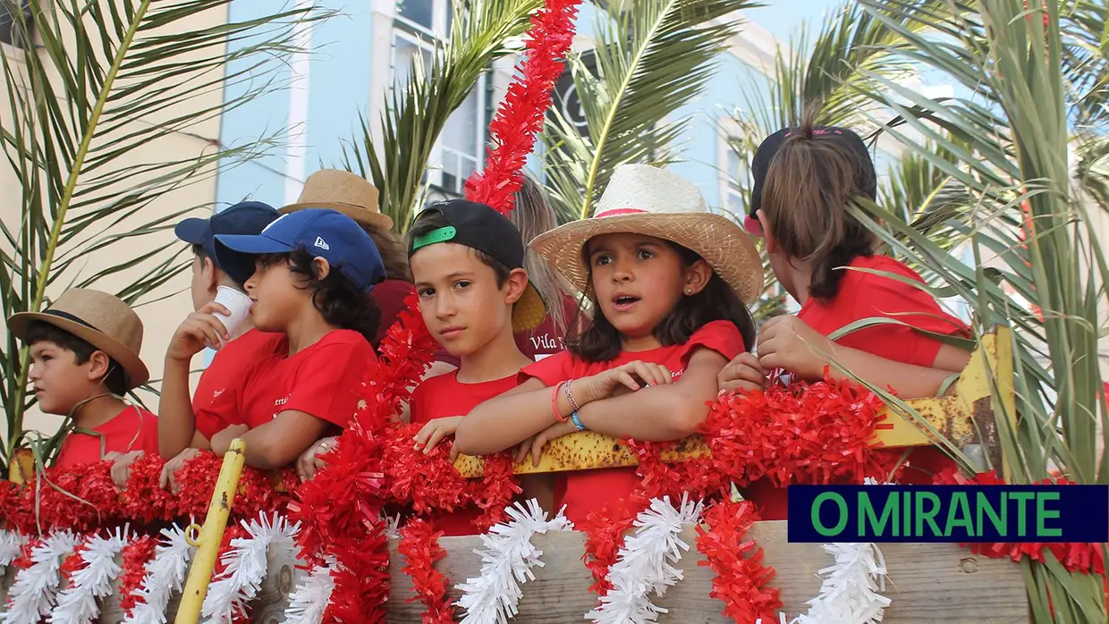 Desfile de campinos cavaleiros amazonas e tertúlias