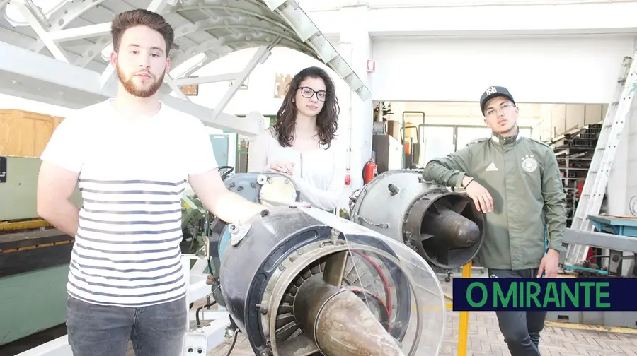 Alunos de Manutenção de Aeronaves contrariam preconceito do ensino profissional Alunos de Manutenção de Aeronaves contrariam preconceito do ensino profissional