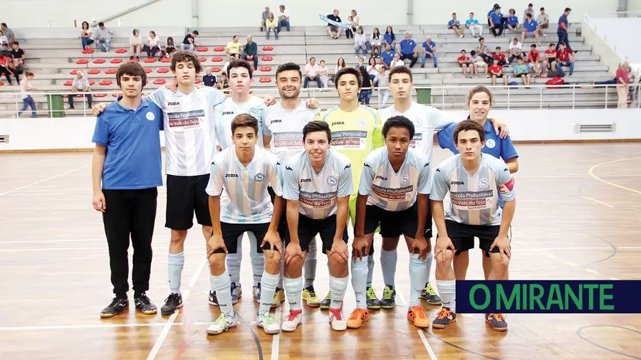 Juvenis do Vitória de Santarém finalistas na Caparica Juvenis do Vitória de Santarém finalistas na Caparica