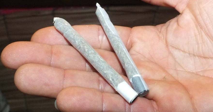 Grupo de jovens vendia droga à porta de escola no Forte da Casa