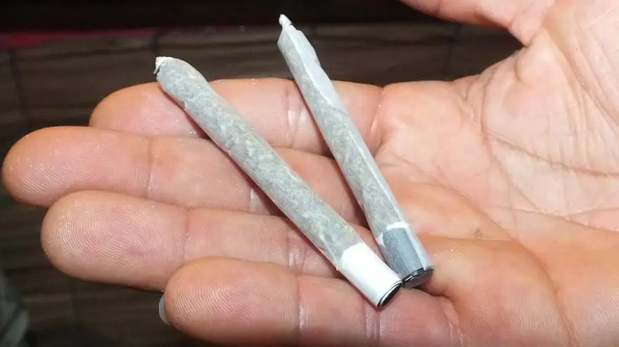 Grupo de jovens vendia droga à porta de escola no Forte da Casa