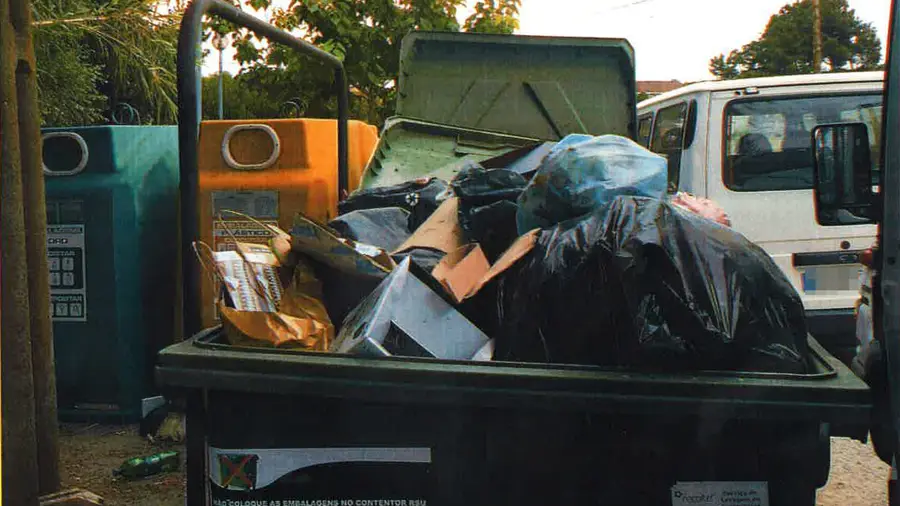 Autarca de Pontével queixa-se à GNR do mau uso dos contentores do lixo