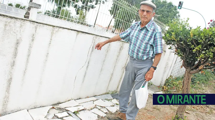 População da Azervadinha dividida quanto ao piso da rua principal População da Azervadinha dividida quanto ao piso da rua principal