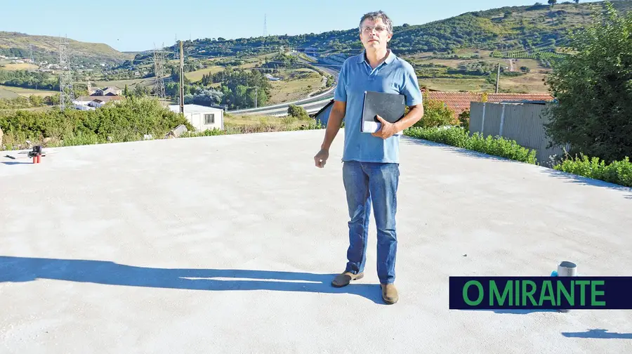 Família desalojada pela construção da A10 nunca recebeu a prometida casa nova Família desalojada pela construção da A10 nunca recebeu a prometida casa nova