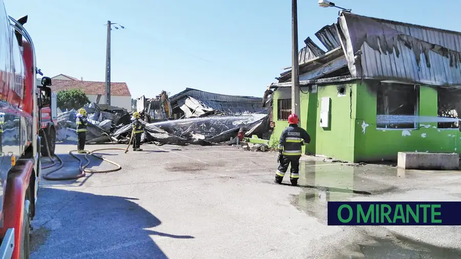 Loja chinesa em Alcanena destruída pelas chamas