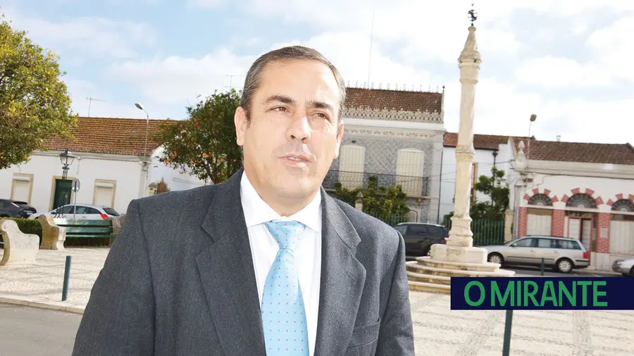 Autarca diz que meios aéreos para combater fogo em Samora Correia foram “insuficientes” Autarca diz que meios aéreos para combater fogo em Samora Correia foram “insuficientes”