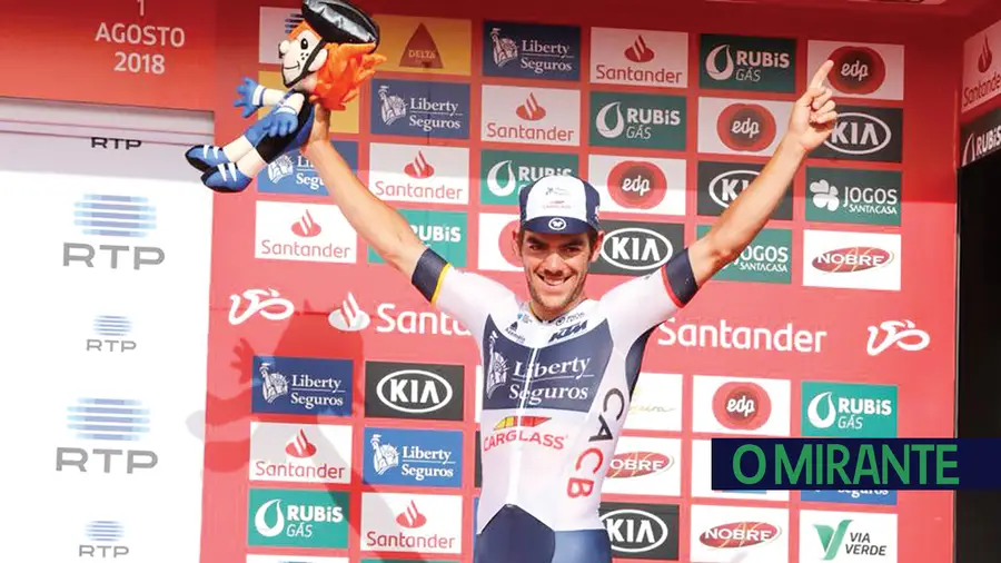 Ciclista de Salvaterra de Magos cai na terceira etapa da Volta a Portugal.