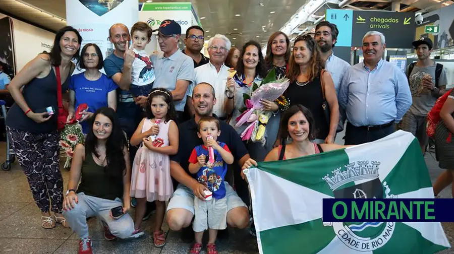 Inês Henriques recebida em festa no aeroporto de Lisboa