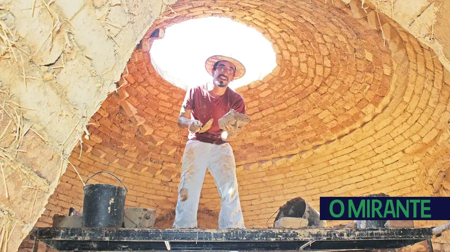Jovem arquitecto de Tomar quer mudar o mundo a fazer casas de adobe Jovem arquitecto de Tomar quer mudar o mundo a fazer casas de adobe
