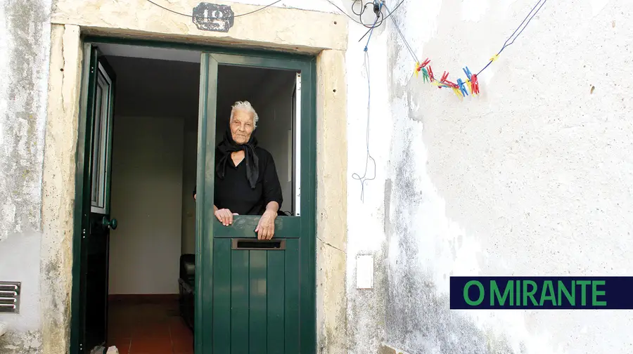 A nova vida de Maria que aos 92 anos vive pela primeira vez numa casa