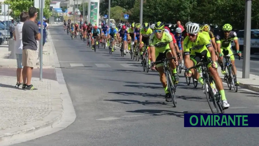 Equipa de ciclismo da ASFIC vence colectivamente em Rio Maior