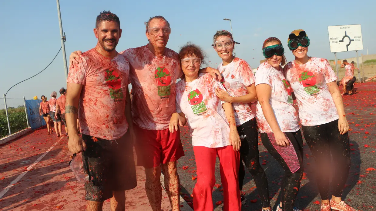 Todos à Tomatada em Almeirim