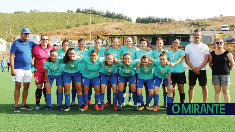 A equipa de futebol feminino do União de Almeirim