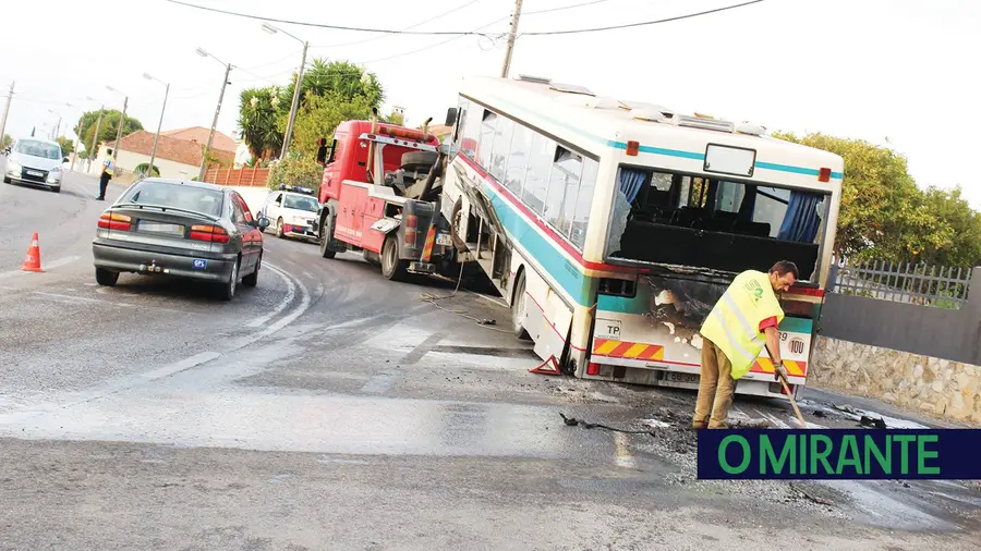 Incêndio em autocarro na Portela das Padeiras