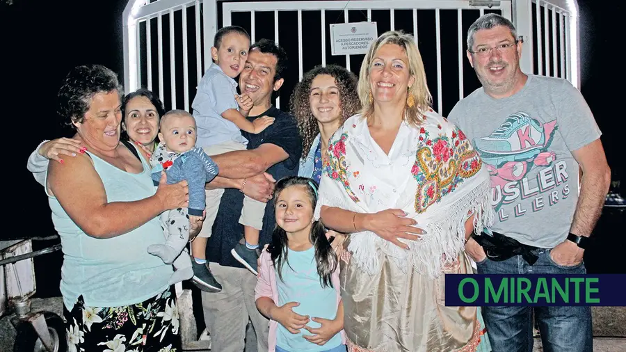 Dezenas de pescadores e algumas centenas de espectadores Dezenas de pescadores e algumas centenas de espectadores
