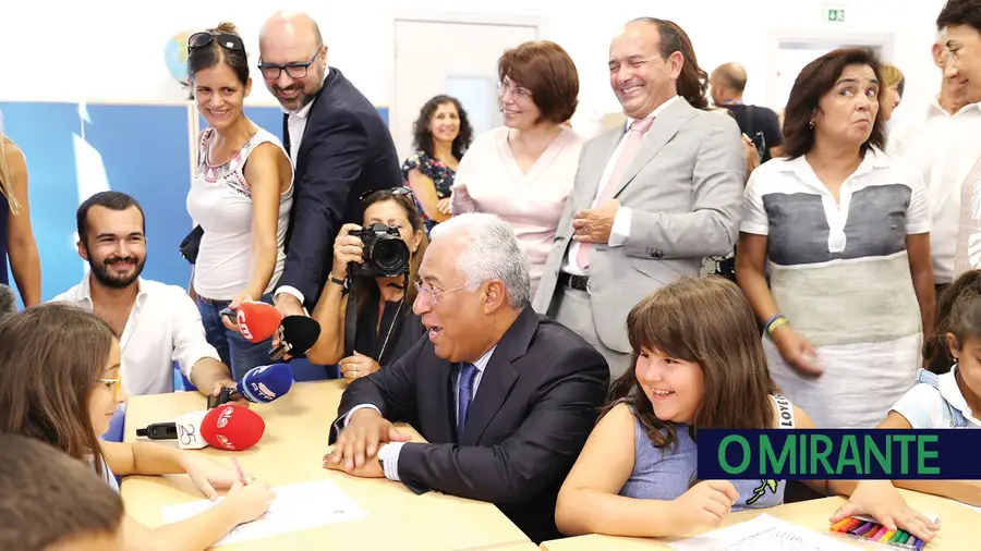 Em dia de inauguração do Núcleo Escolar da Branca Em dia de inauguração do Núcleo Escolar da Branca