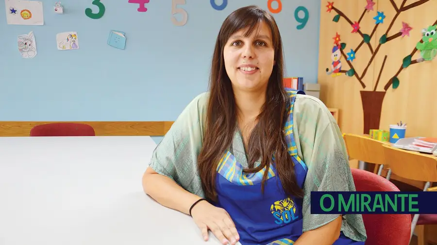 Uma professora que não gosta de deixar nenhuma criança para trás Uma professora que não gosta de deixar nenhuma criança para trás