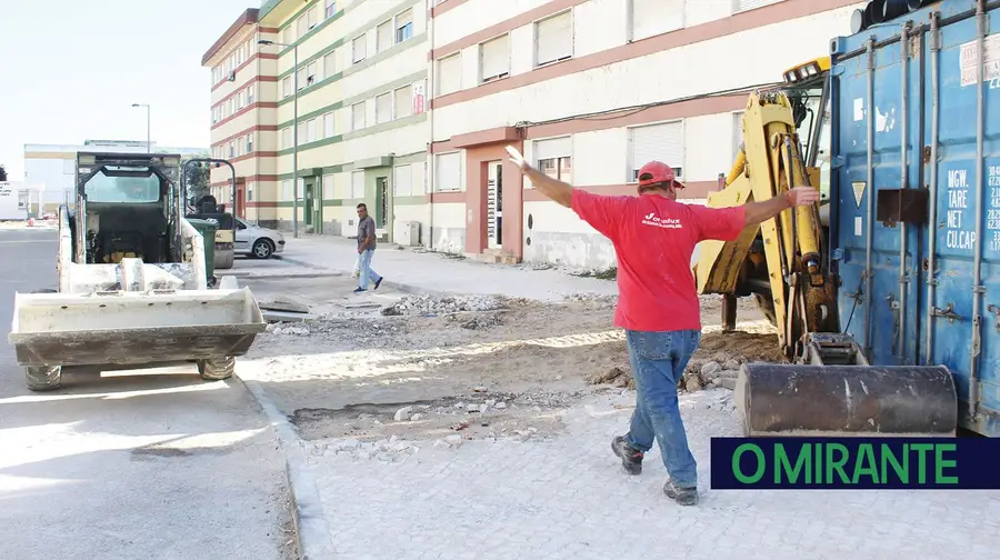 Reordenamento de trânsito em Benavente para acabar com caos junto a escola