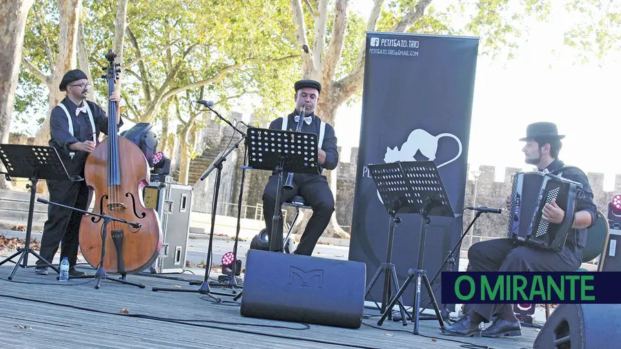 Do cancioneiro francês ao tango