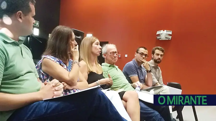 Associações da Póvoa de Santa Iria baldaram-se a encontro de colectividades Associações da Póvoa de Santa Iria baldaram-se a encontro de colectividades