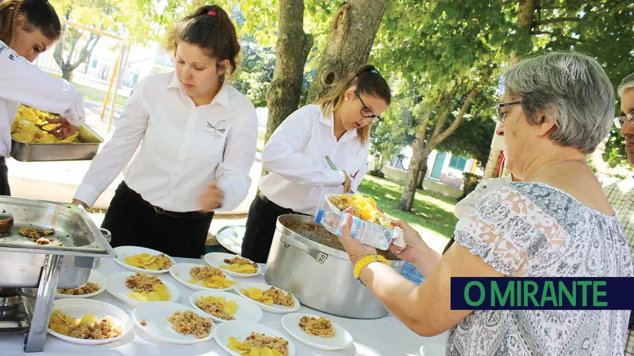 O almoço convívio para a população da Azinhaga