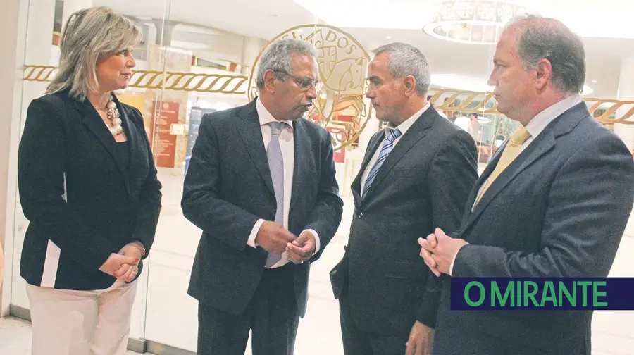 Empresas devem ser vistas como motores de desenvolvimento e não só como fontes de receita fácil Empresas devem ser vistas como motores de desenvolvimento e não só como fontes de receita fácil