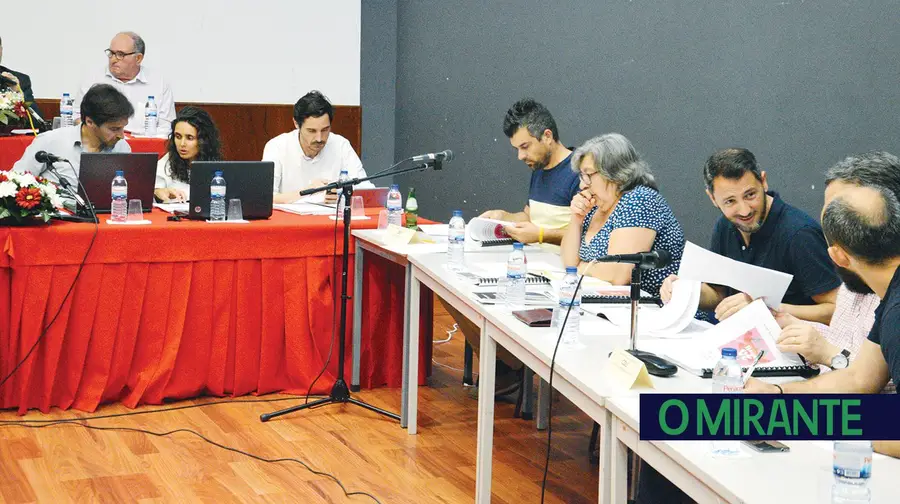 Ministério Público já começou a ouvir autarcas envolvidos em pancadaria em Vila Franca de Xira Ministério Público já começou a ouvir autarcas envolvidos em pancadaria em Vila Franca de Xira