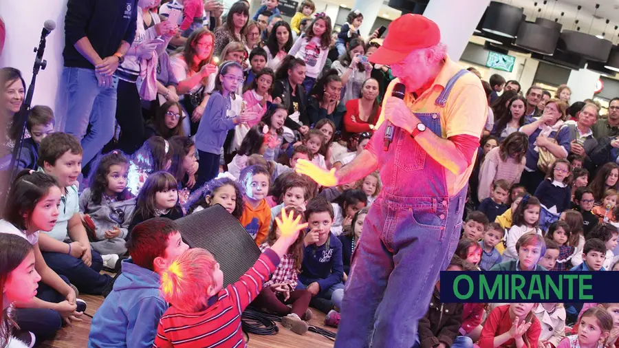 Dezenas de crianças juntaram-se no W Shopping Dezenas de crianças juntaram-se no W Shopping