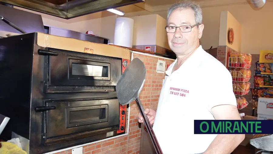 De lavar pratos num restaurante da Suíça a mestre de pizzas em Vialonga