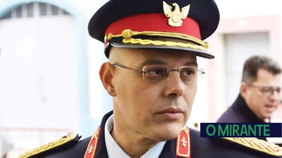 Tomou posse novo comandante dos Bombeiros de Alhandra Tomou posse novo comandante dos Bombeiros de Alhandra