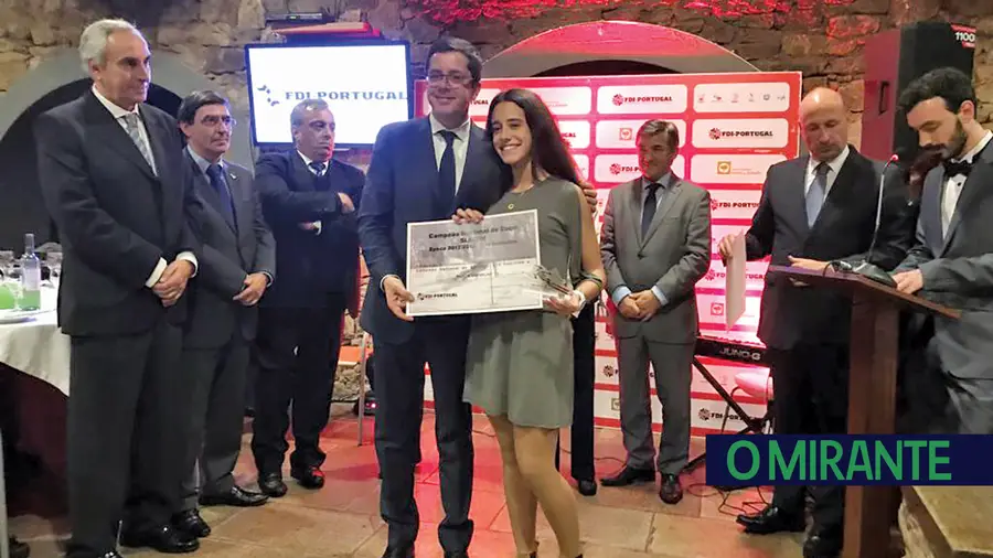 Marta Carvalho recebe prémio na Gala da Federação de Desportos de Inverno