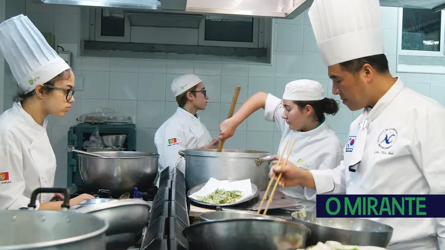 Professor de cozinha sul coreana visitou Escola de Hotelaria de Fátima