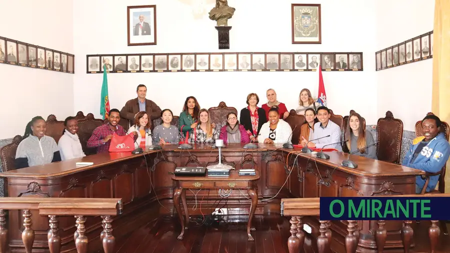 Alunos de várias nacionalidades Alunos de várias nacionalidades