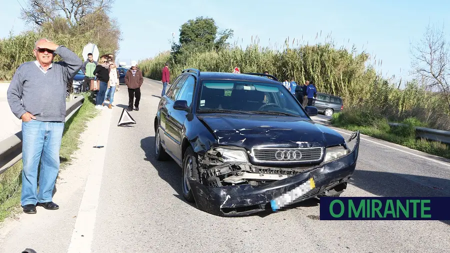 Quatro feridos numa colisão em Muge Quatro feridos numa colisão em Muge