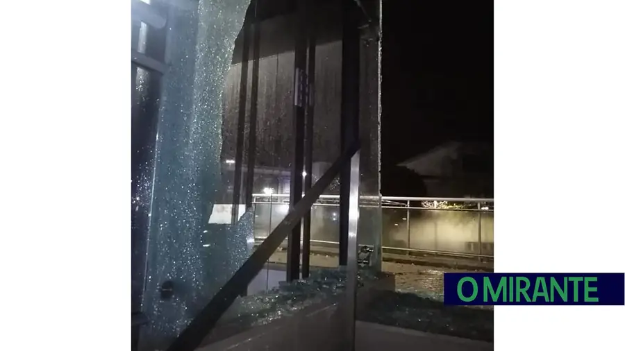 Presidente do Cartaxo repudia actos de vandalismo na cidade Presidente do Cartaxo repudia actos de vandalismo na cidade
