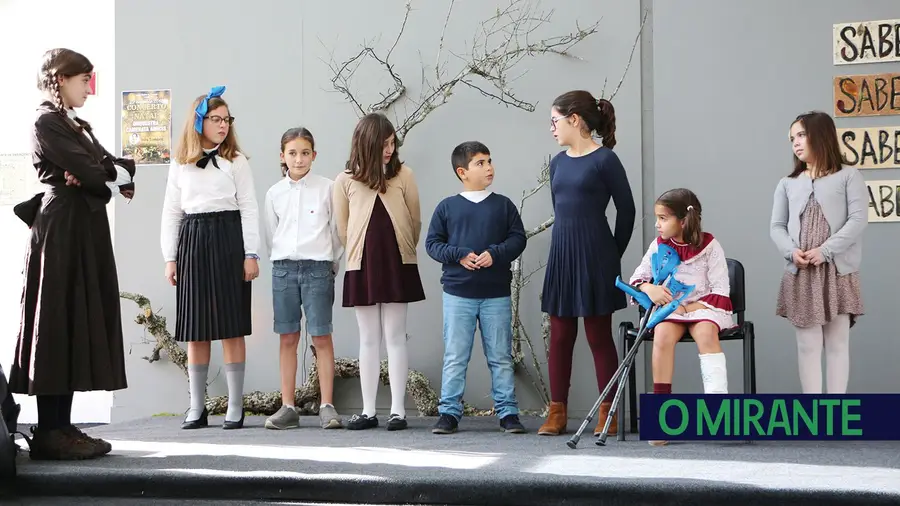 O Grupo de Teatro Juvenil Conta Cenas O Grupo de Teatro Juvenil Conta Cenas
