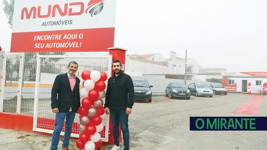 “Mundo Automóveis” de Paulo João Oliveira já abriu em Almeirim