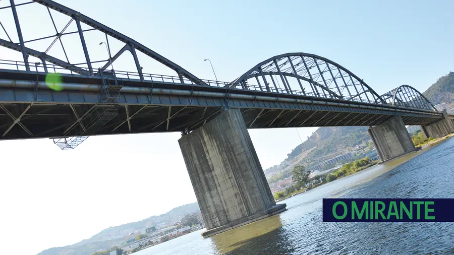 Bloco quer tirar nome do marechal Carmona da ponte de Vila Franca de Xira