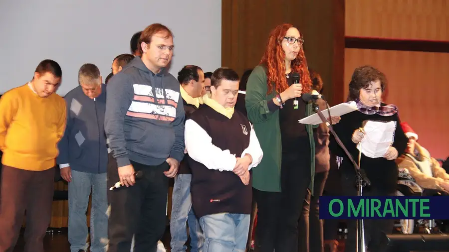 A tradicional Festa de Natal da Associação Portuguesa de Pais e Amigos do Cidadão com Deficiência Mental